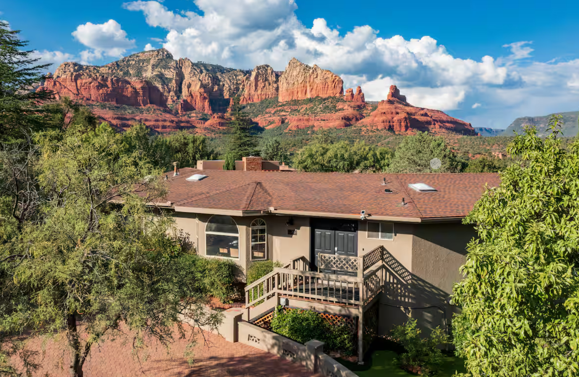 exterior view of a vacation rental that features views of the Sedona red rocks