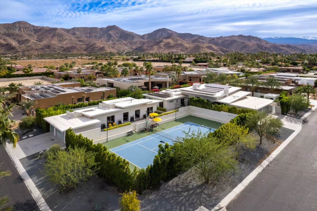 Five-Bedroom Mansion with Luxe Perks