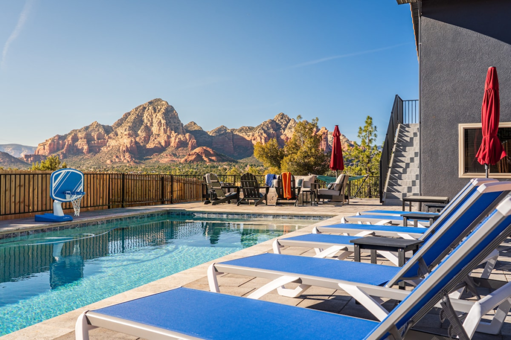 Sedona Day Trip from Phoenix: 7 Best Stops + Smart Timing 11 Stay Wandery, Sedona: Luxury Rental Properties Near Every Phoenix Day Trip Route
