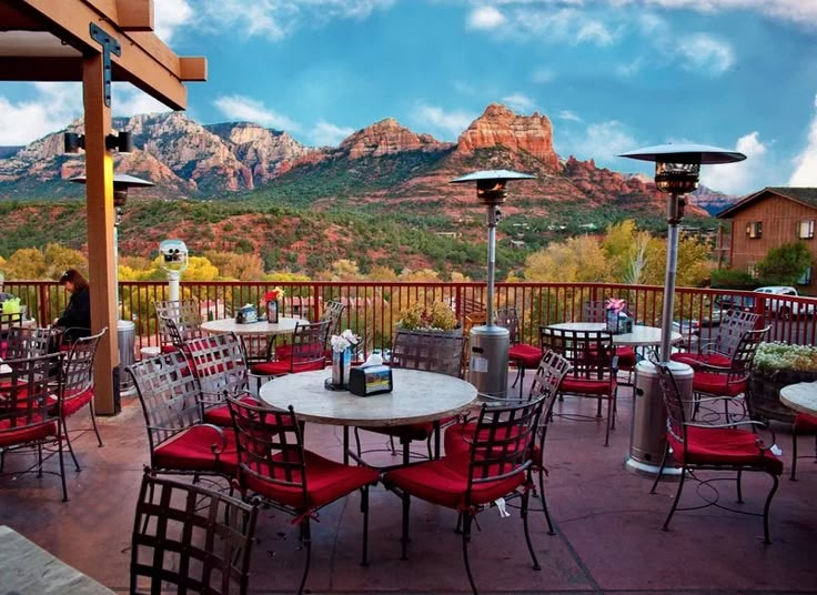 One Day in Sedona: 8 Perfect Stops for an Epic 2026 Trip 6 Lunch and a Quick Loop Through Uptown Sedona